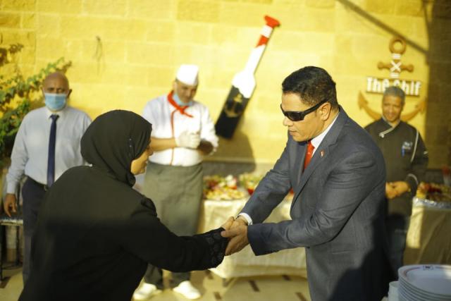 الاعلامى والشيف أحمد المغازى خلال تكريم أسر الشهداء