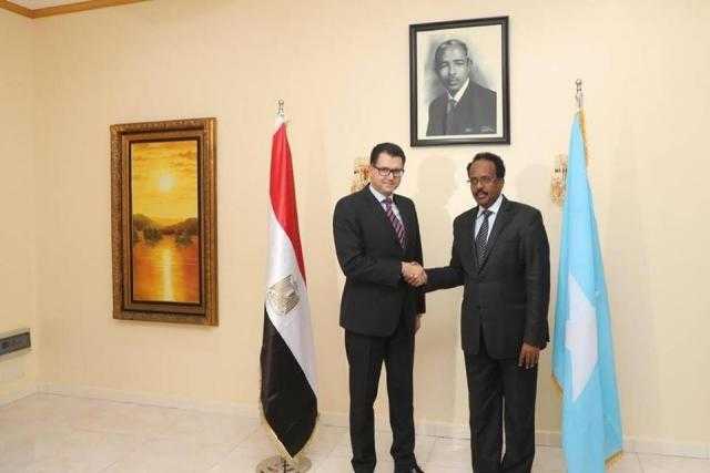 السفير المصري في الصومال يقدم أوراق اعتماده للرئيس الصومالي