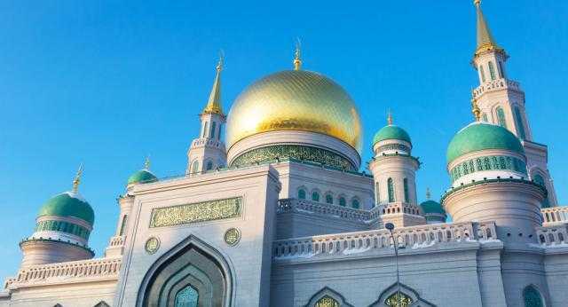 بالفيديو.. مهندس معماري يكشف سبب وصول مسجد في سوهاج للعالمية