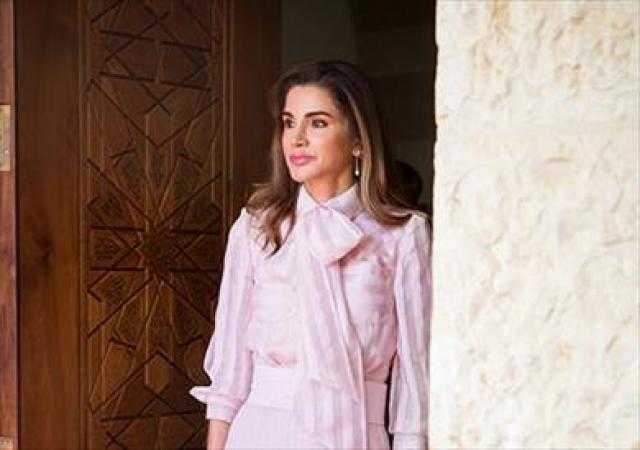 في عيد ميلادها الـ49.. أجمل إطلالات الملكة رانيا على مدار 20 عاما