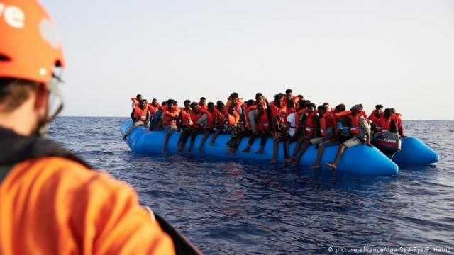 بريطانيا تعترض 86 مهاجرا أثناء محاولتهم العبور في قوارب صغيرة