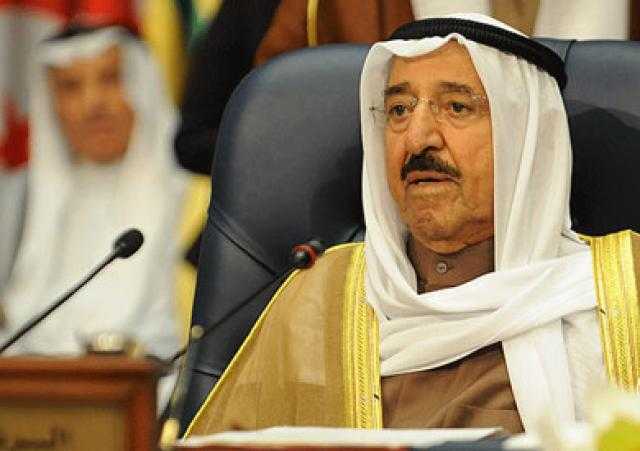 أمير الكويت يدين ويستنكر في اتصال مع الملك سلمان الهجوم على منشآت النفط السعودية
