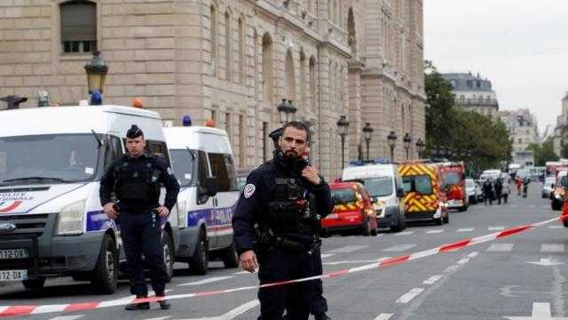 السلطات الفرنسية تحيل ملف الهجوم على مركز شرطة على نيابة مكافحة الإرهاب