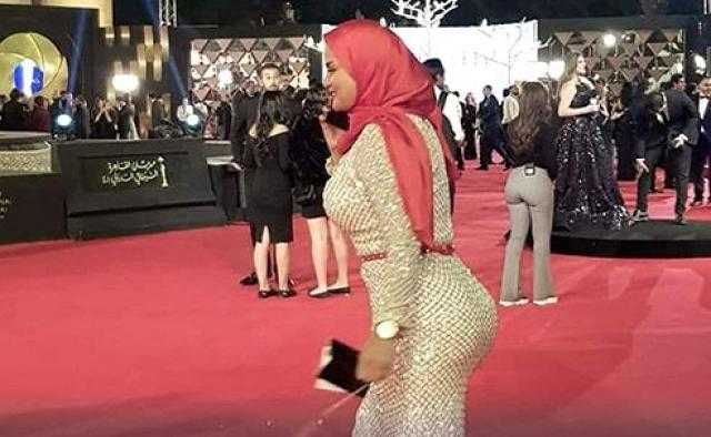 سما المصري تظهر بالحجاب في مهرجان القاهرة السينمائي