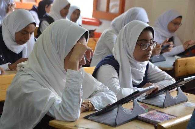 وزير التعليم: امتحان الصفين «الأول والثاني» الثانوي إلكترونيا في مدارسهم