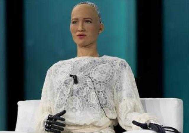 بعد مناقشة «الذكاء الاصطناعي» في منتدى شباب العالم.. هل سيلغي «الروبوت» وجود الإنسان؟