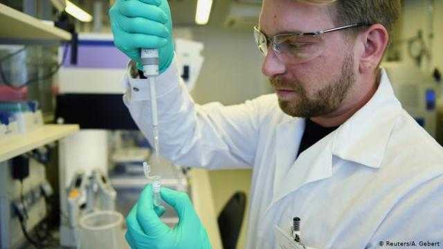 الولايات المتحدة: اختبار أول جرعة تجريبية للقاح فيروس كورونا سريريا.. اليوم