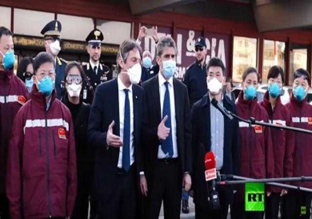 أطباء صينيون يصلون إلى إيطاليا للمساهمة في مكافحة كورونا