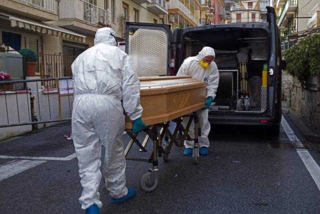 مسئول إيطالي: كورونا سيواصل الانتشار رغم انخفاض منحنى ضحايا الوباء