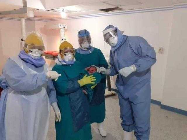 ننشر الصورة الأولى للمولود من أبوين مصابين بكورونا في مستشفى العزل بكفر الزيات