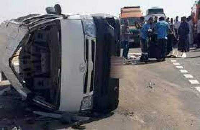 إصابة 11 شخصا فى حادث إنقلاب سيارة بالمنيا