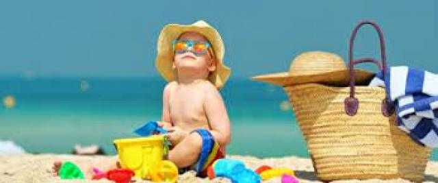 5 نصائح لحماية أطفالك من الشمس الحارقة  على الشواطئ .. تعرفى عليها