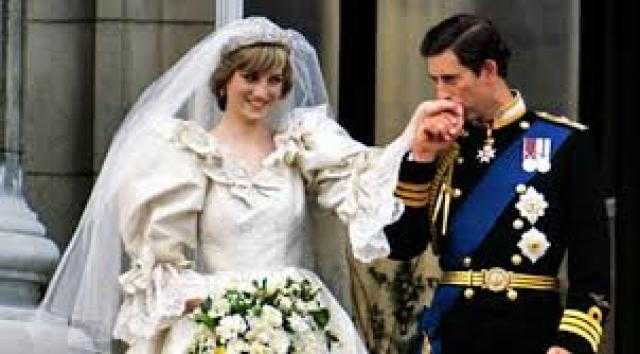 عرض شريحة من كعكة زفاف الأمير تشارلز والأميرة ديانا للبيع فى مزاد الشهر المقبل