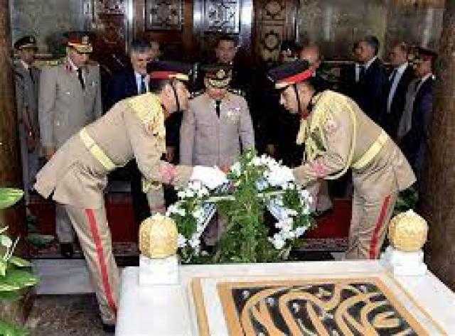 الرئيس السيسي ينيب وزير الدفاع لوضع إكليل من الزهور على ضريح الزعيم جمال عبد الناصر