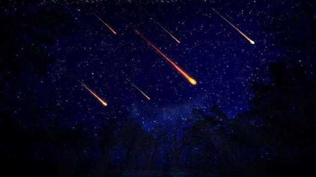 من علامات الساعه .. مصر تشهد ظاهرة فلكية غريبه في تمام العاشرة مساءً
