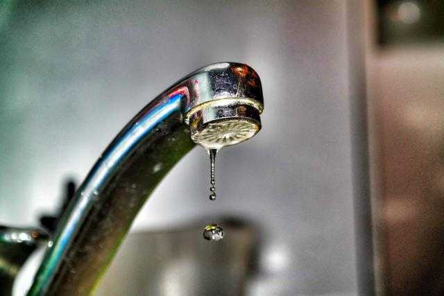 لمدة 4 ساعات.. شركة مياه الشرب و الصرف الصحي تحذر عن قطع مياه الشرب في تلك المناطق بالفيوم