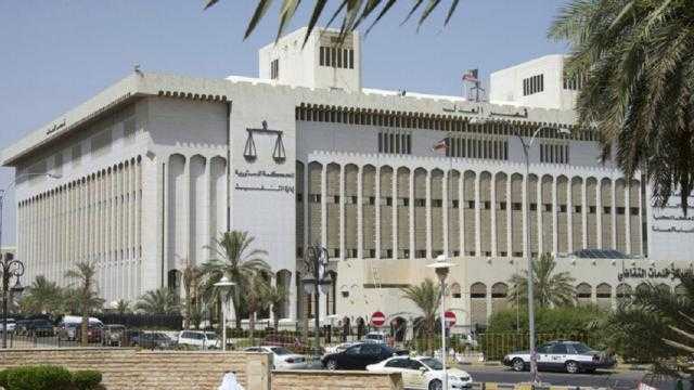 محكمة كويتية تقضي بالسجن المؤبد لعامل مصري قتل سوريين