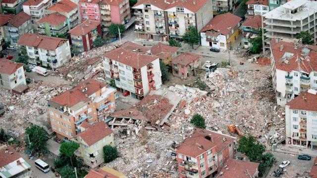 رئيس وكالة الفضاء التركية: الزلزال المدمر ليس بظاهرة طبيعية انما بفعل فاعل