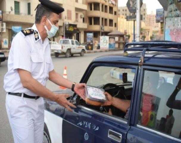 وزارة الداخلية توزع وجبات إفطار على المواطنين