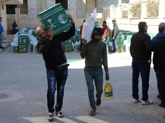 مركز الملك سلمان للإغاثة يدعم إسعاف المنية ويوزع السلال الغذائية لأسر اللاجئين السوريين والفلسطينيين في عدة محافظات في لبنان