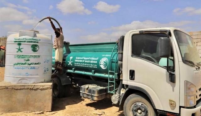 مركز الملك سلمان للإغاثة يواصل تنفيذ مشروع الإمداد المائي والإصحاح البيئي في محافظات اليمن