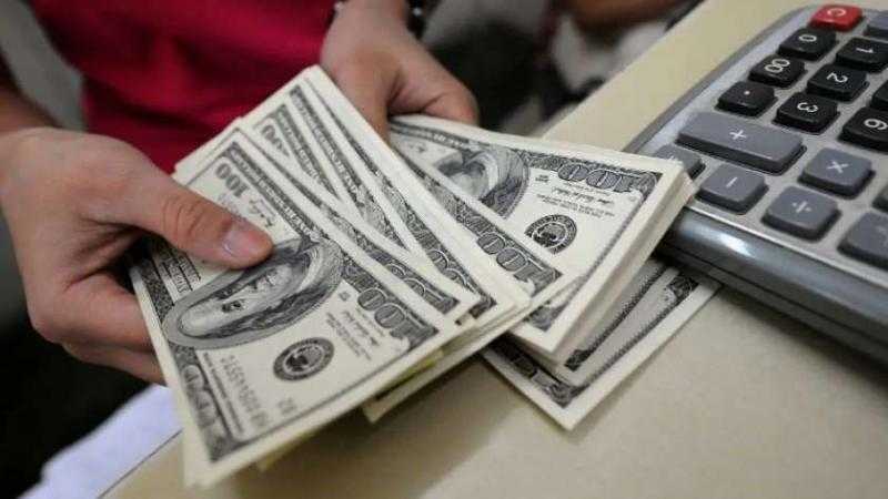 انخفاض سعر الدولار بالسوق الموازية في مصر بعد إعلان حكومي مهم