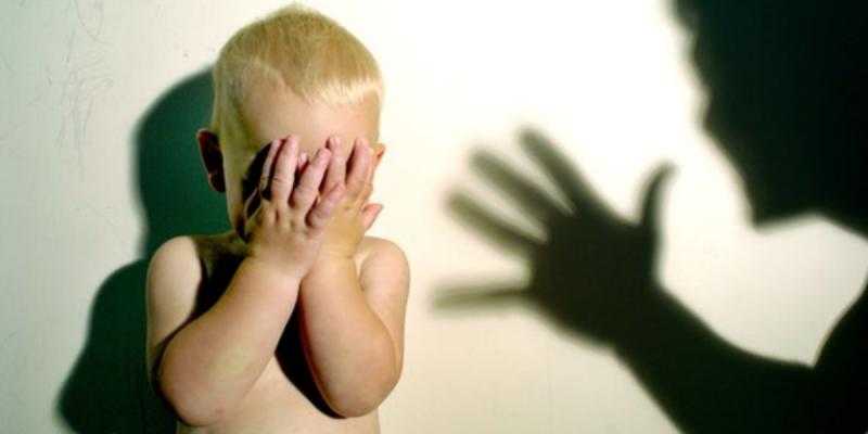 الصحة تحذر من ضرب الأطفال: يسبب الاكتئاب والخوف والتعود على الإهانة