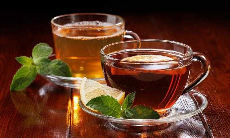 هل تناول الشاي مع الأكل له أضرار أم خرافة شائعة