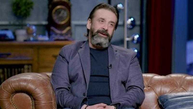 عاجل.. صلاة الجنازة على جثمان والدة كريم عبد العزيز