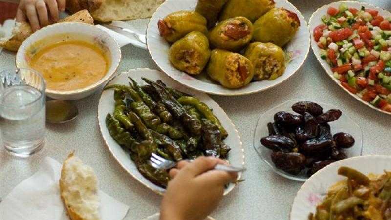 احترس.. مخاطر عديدة لتناول الاطعمة خارج المنزل خلال الصيف