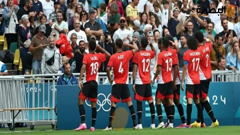 لاعبو المنتخب الأوليمبي يحتفلون بالفوز على أوزبكستان