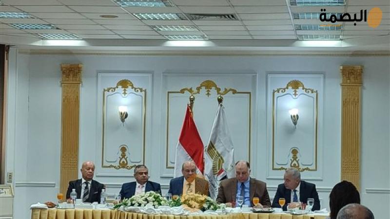 من اجتماع وزير الطيران مع الصحفيين