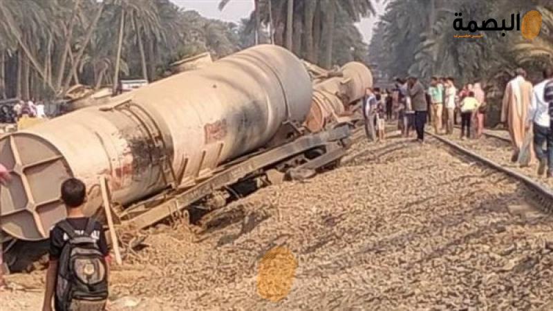 سقوط عربات قطار البضائع