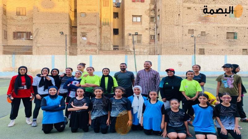 المنسق العام كابتن محسن عبد النبى مع فريق ومدربى مركز شباب الجيزة