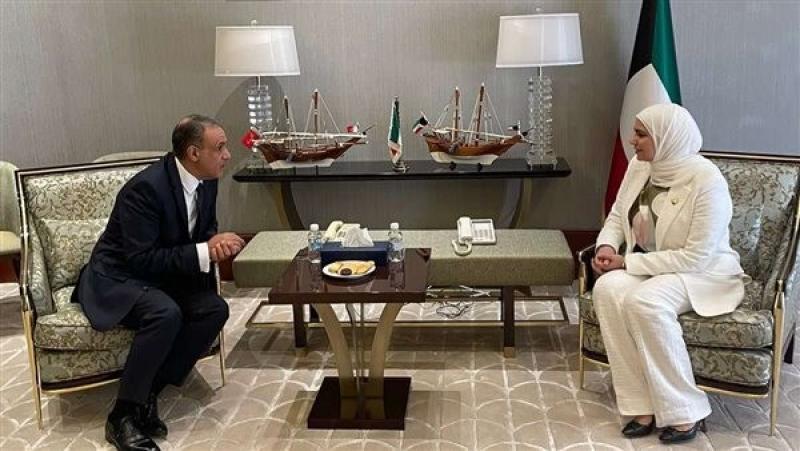 عبد العاطي يلتقي وزيرة المالية الكويتية لبحث سبل التعاون