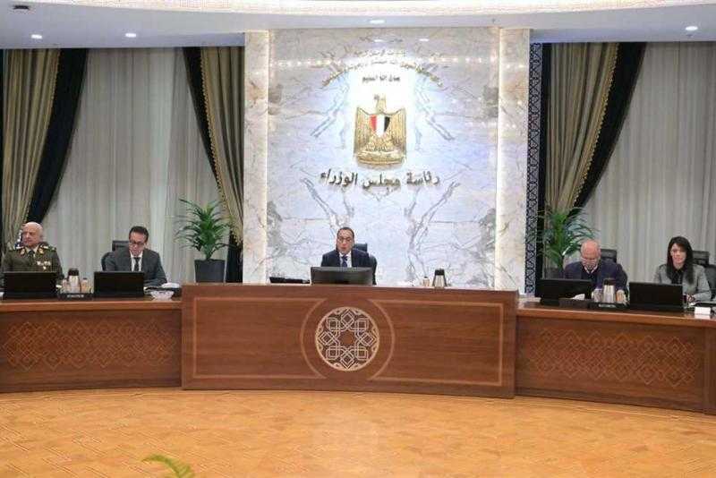 مدبولي يهنئ منتخب مصر لسلاح السيف على فوزه بذهبية كأس العالم للناشئين