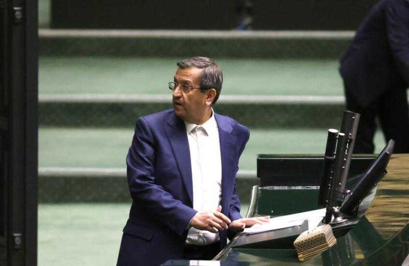 عاجل.. البرلمان الإيراني يعزل وزير الاقتصاد