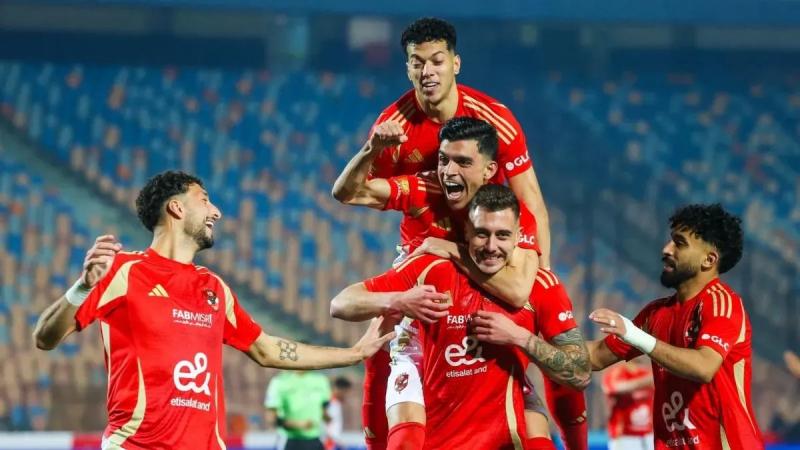 كاف يكشف حكام قمتي الأهلي والهلال في دوري الأبطال