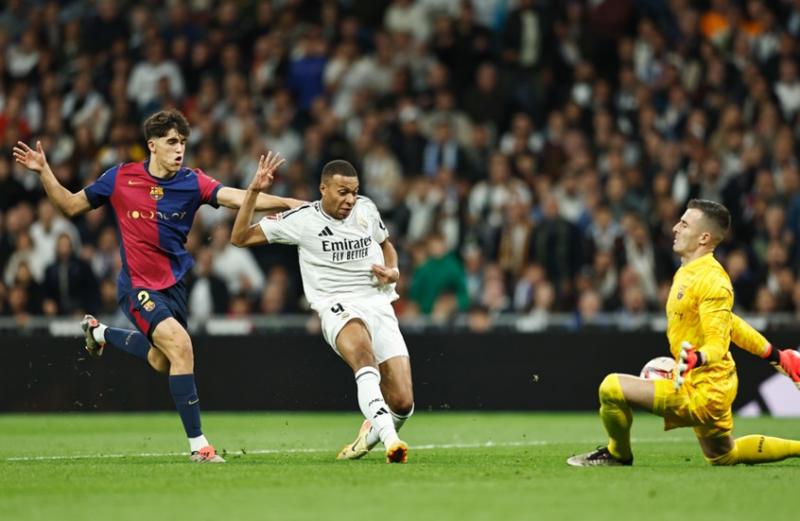 رابطة الليغا تعلن موعد مواجهة برشلونة وريال مدريد في الدوري