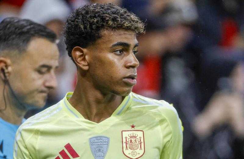 الركراكي يكشف كواليس تفضيل لامين جمال منتخب إسبانيا على المغرب
