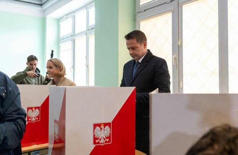 بولندا تتأرجح بين رئيس مؤيد لأوروبا وآخر قومي في الجولة الثانية من الانتخابات