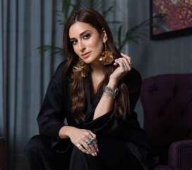 أمينة خليل تحتفل بـ حنتها وجميلة عوض تبارك لها