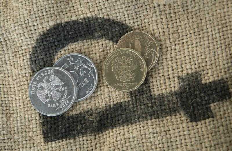 الروبل الروسي عند أعلى مستوى أمام الدولار في أسبوع
