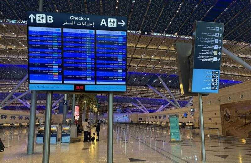 السعودية.. مطار الملك عبد العزيز بجدة يحظر دخول 12 مادة للمملكة