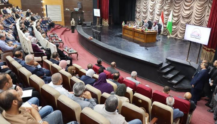 وزير الصناعة يبحث عن حلول سريعة للتحديات الصناعية في منطقة أبو رواش