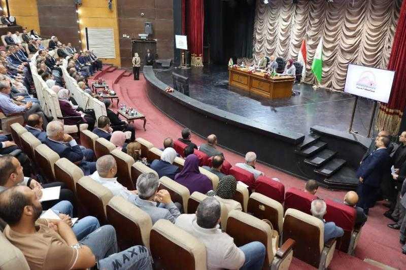 وزير الصناعة يبحث عن حلول سريعة للتحديات الصناعية في منطقة أبو رواش