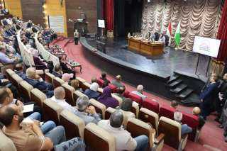 وزير الصناعة يبحث عن حلول سريعة للتحديات الصناعية في منطقة أبو رواش